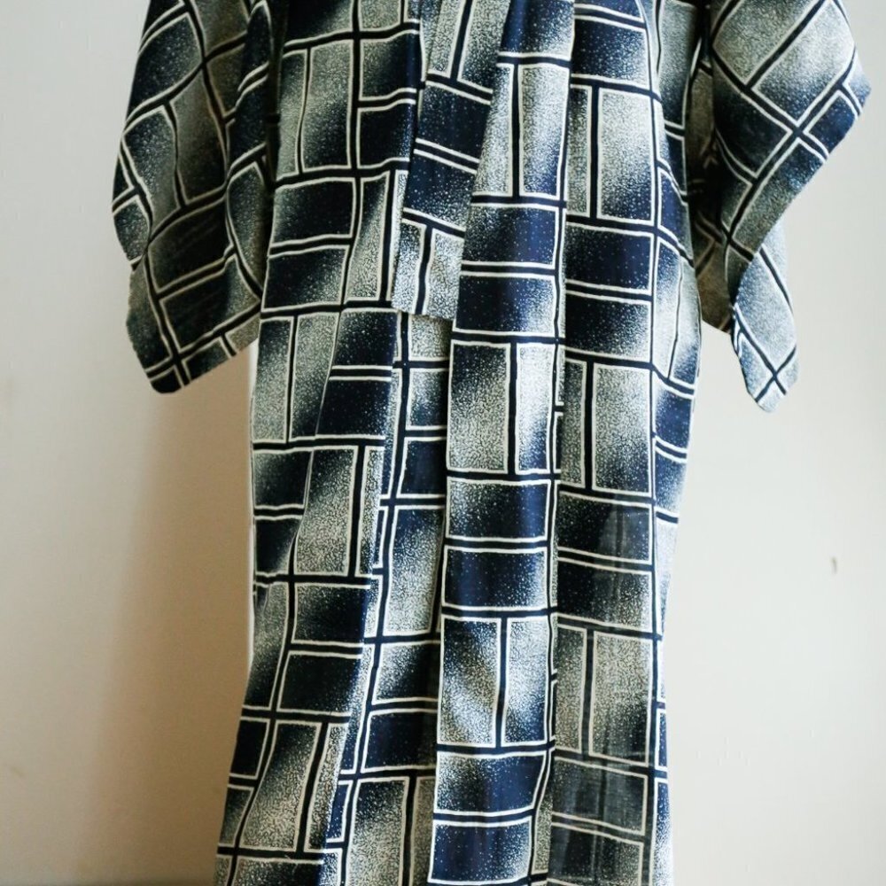 Vintage Lighweight Geometric Print Kimono - Picture 4 of 9